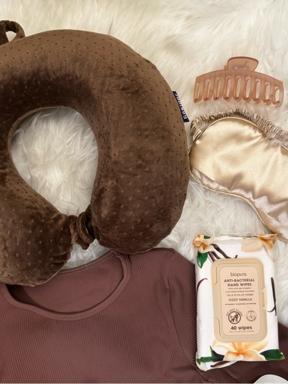 Travel Comfort Bundle Taupe Brown Neutral Set NWT Pillow Bag Skincare Essentials - Picture 3 of 10